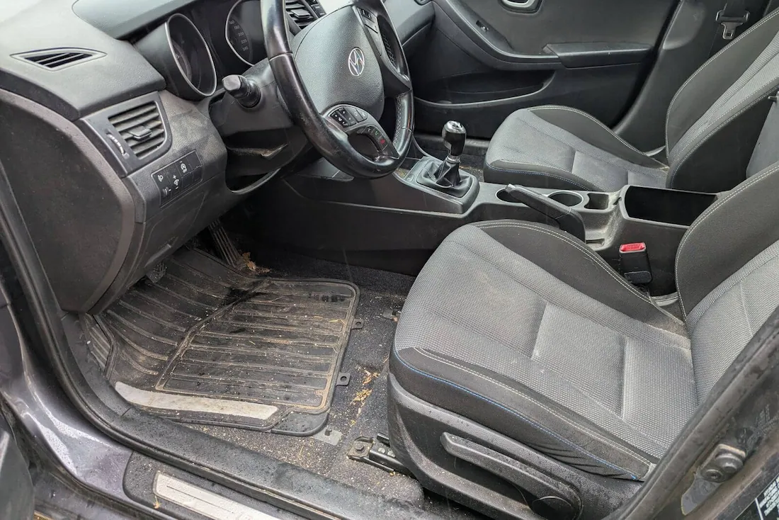 Avant nettoyage habitacle intérieurs voiture - PRISME